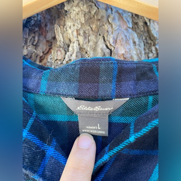 Eddie Bauer Women’s Blue and Green Button Down Flannel Large - Picture 2 of 3